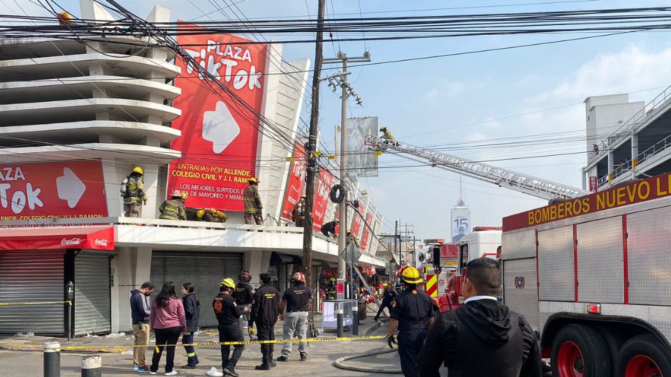 Se incendia Plaza TikTok en Monterrey