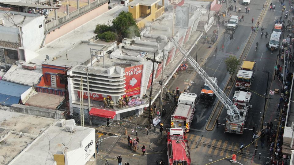 Se incendia Plaza TikTok en el centro de Monterrey