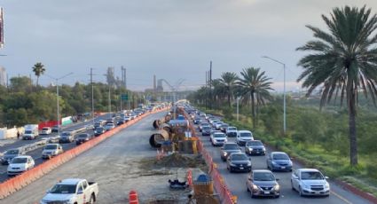 Tráfico navideño 'ahoga' la zona metropolitana de Monterrey