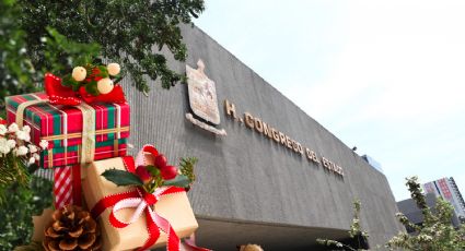 Estos fueron los regalos que recibieron diputados de NL por Santa Claus