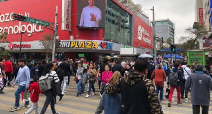 Regios acuden al centro de Monterrey a hacer compras de pánico previo a Navidad