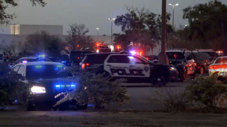 Autoridades se dieron cita en el centro comercial de Ocala, en Florida.