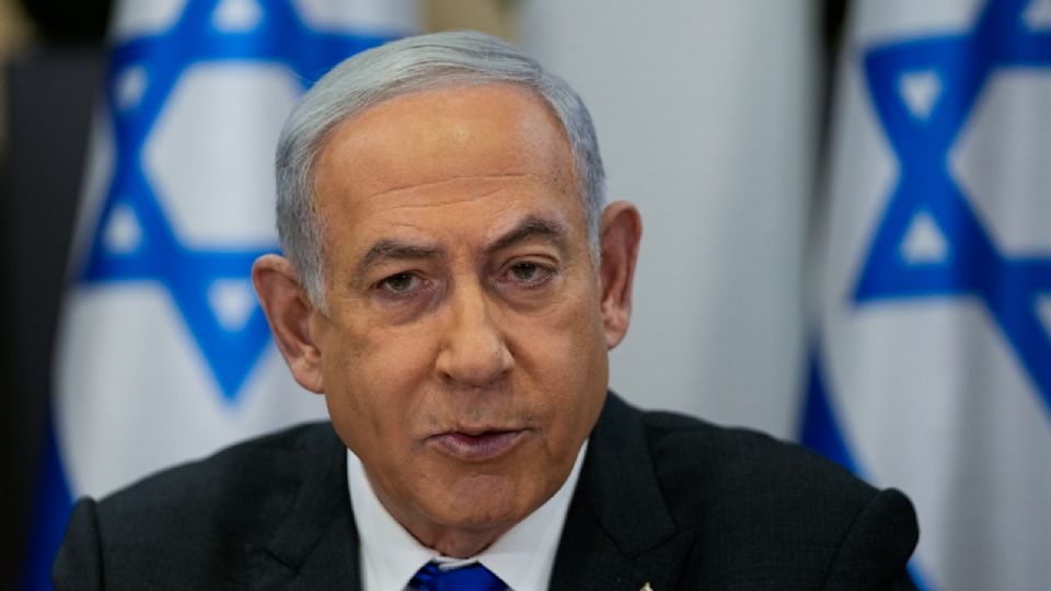 El primer ministro de Israel, Benjamin Netanyahu, preside una reunión del gabinete en la base militar Kirya, que alberga el Ministerio de Defensa de Israel, en Tel Aviv, Israel, el 24 de diciembre de 2023.