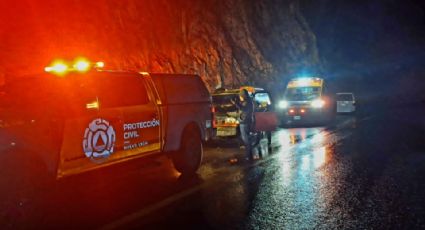 Camioneta con 10 tripulantes se impacta contra barranco en Iturbide