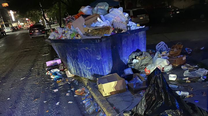 Saturan basureros de Condominios Constitución; recolectores no se llevan toda la basura