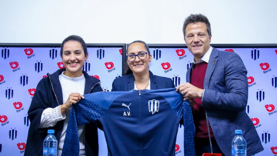 Amelia Valverde fue presentada como nueva entrenadora de Rayadas y prometió imprimir su experiencia para hacer ganador al Monterrey.