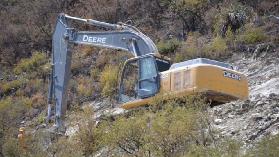 Maquinaria en el Cerro de las Águilas.
