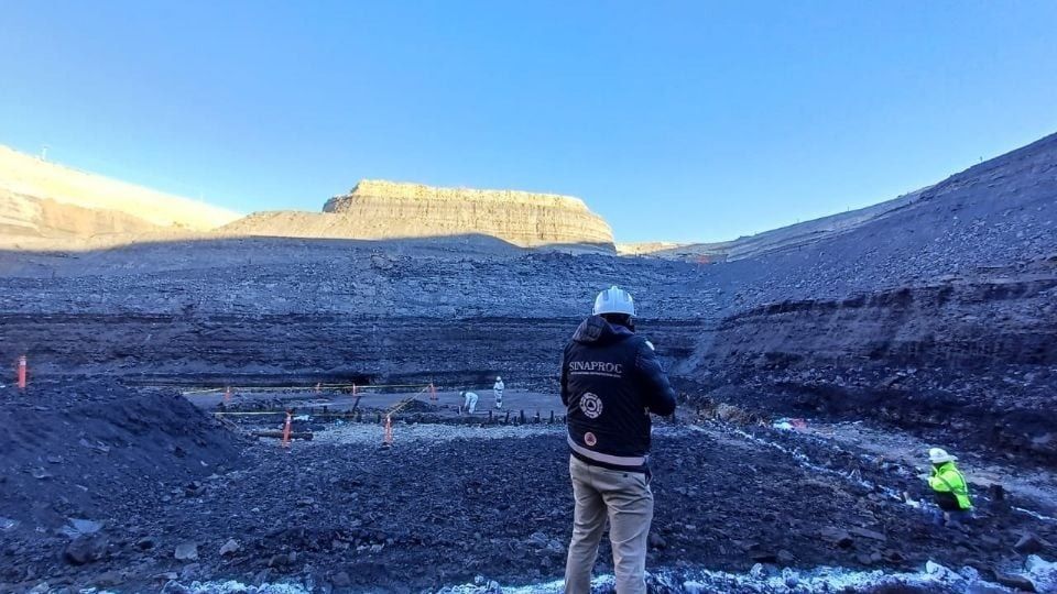 Elementos de Protección Civil en la zona del derrumbe de la mina 'El Pinabete'