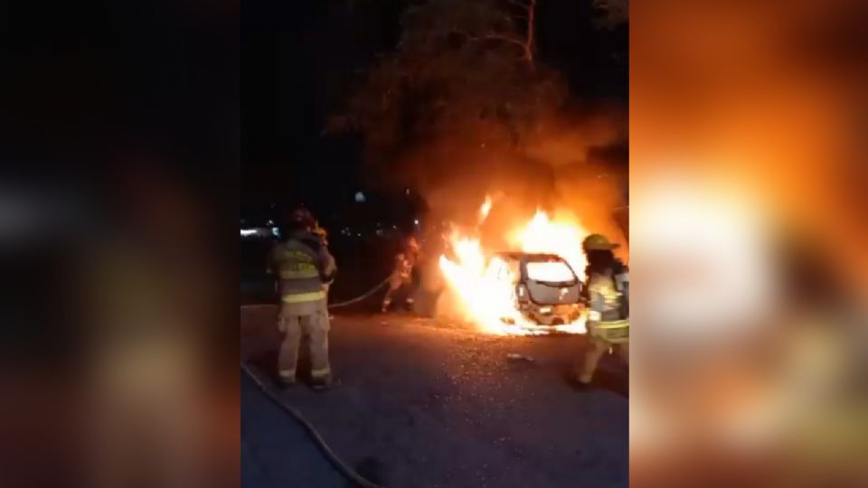 Incendio de auto en Monterrey