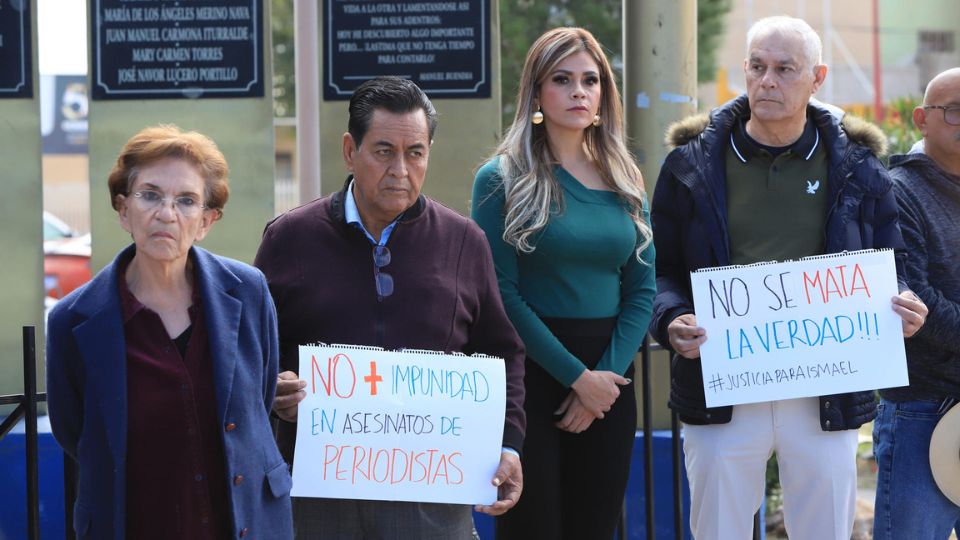 Periodistas protestan por el asesinato de su colega Ismael Villagómez, en Ciudad Juárez, Chihuahua.