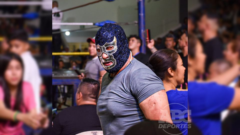 Blue Demon Jr. durante una exhibición de Lucha Libre en la Ciudad de México.