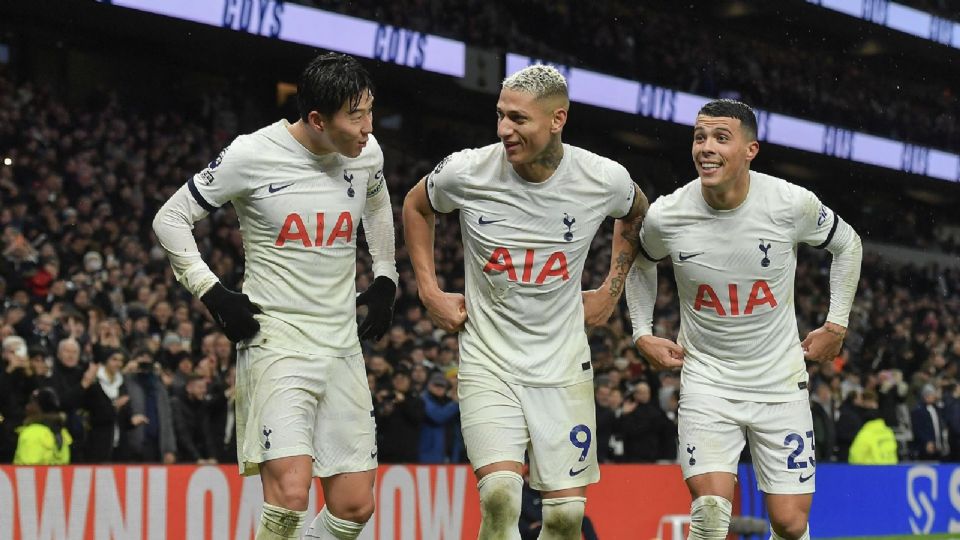 Tottenham se mantiene en la pelea de puestos europeos con 39 puntos, solo uno por debajo del Arsenal.