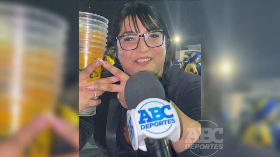 La mujer estuvo presente en el Estadio Universitario para los Cuartos de Final de vuelta contra Puebla, para apoyar a su esposo, quien es hincha de los felinos.