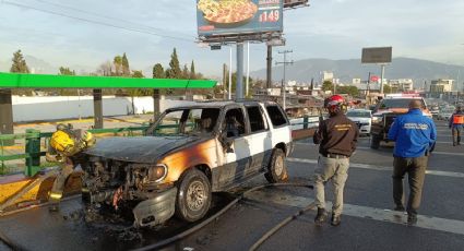 Camioneta se incendia en avenida Gonzalitos; dueño, ‘desaparece’