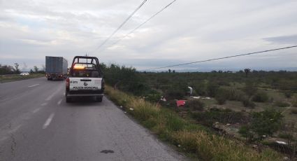 Hallan cuerpo calcinado en carretera a Colombia, en Salinas Victoria