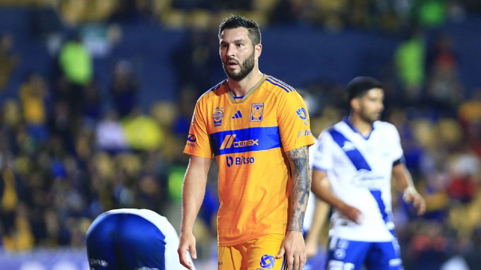 Trasciende que Gignac se habría resentido de su molestia en el pubis, por lo que no sería contemplado para el partido de ida contra el equipo de la UNAM.