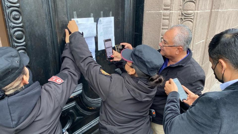 El representante del Poder Judicial pegó la resolución de controversias en las puertas del Palacio de Cantera.