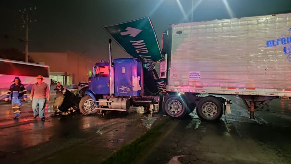 Tráiler en accidente.