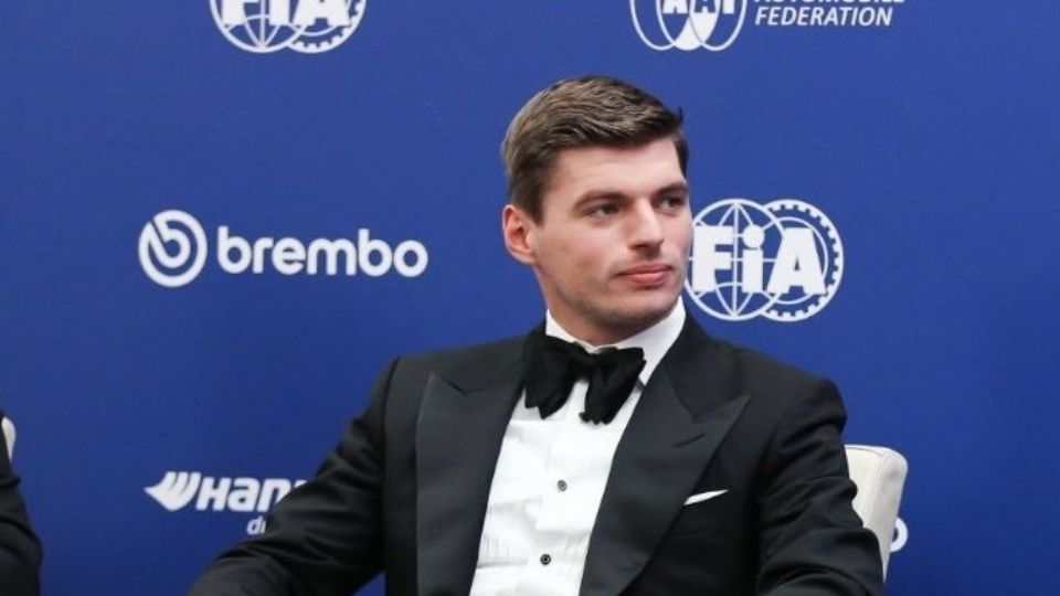 Max Verstappen durante la gala de la FIA en Bakú