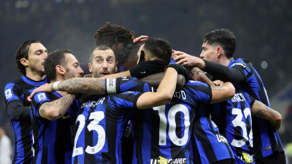 Jugadores del Inter de Milán festejando la victoria de 4-0 sobre el Udinese en la Serie A.