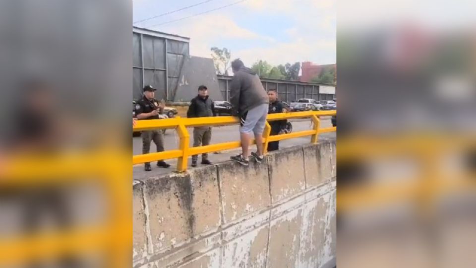 Policías salvan a hombre de lanzarse de puente