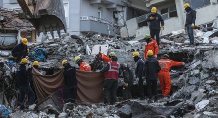 Siria: Rescatan a madre y sus dos hijos bajo los escombros después de 5 días