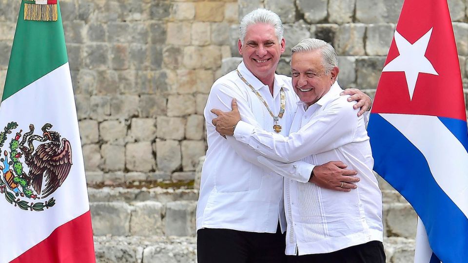 Miguel Díaz-Canel, presidente de Cuba, junto a Andrés Manuel López Obrador, presidente de México.