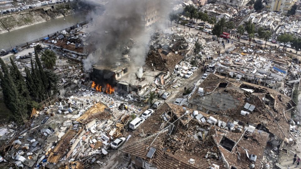 Vista desde un dron de un gran número de edificios colapsados a causa del potente terremoto que azotó el pasado lunes el sureste de Turquía. Foto: EFE/ ERDEM SAHIN.