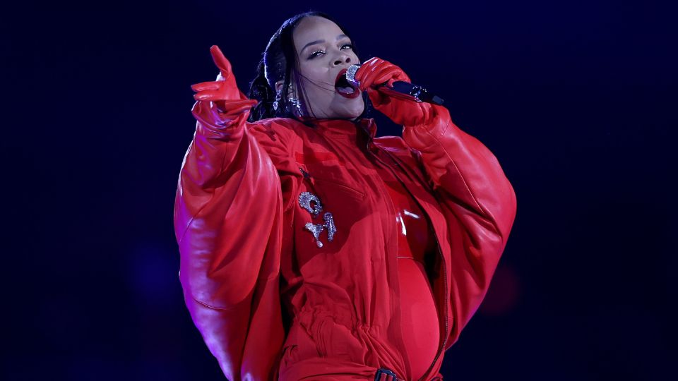 Rihanna durante el Show de Medio Tiempo del Super Bowl.