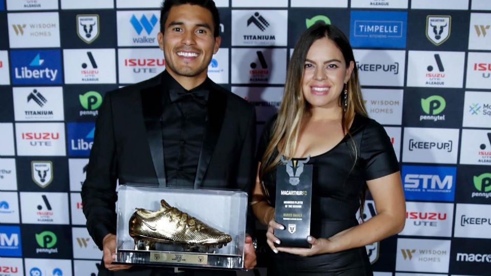 Ulises Dávila y su esposa Lily Pacheco, en una entrega de premios de la Liga australiana