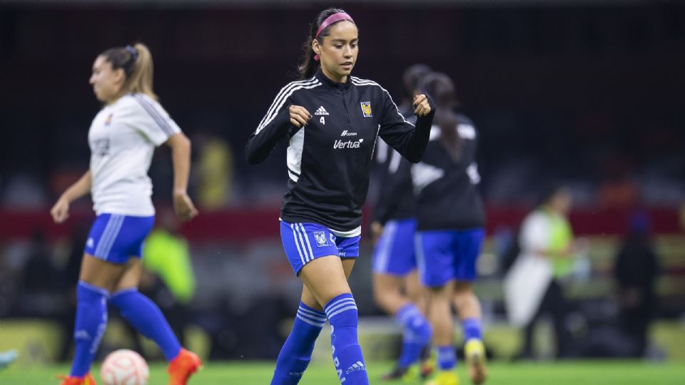 Greta Espinoza previo a partido con Tigres Femenil.