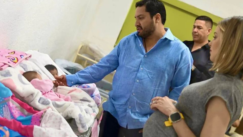 Julión Álvarez y Mariana Rodríguez Cantú.