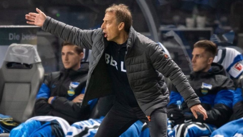 Jurgen Klinsmann durante su breve paso como entrenador en el Herta Berlín, último club al que dirigió