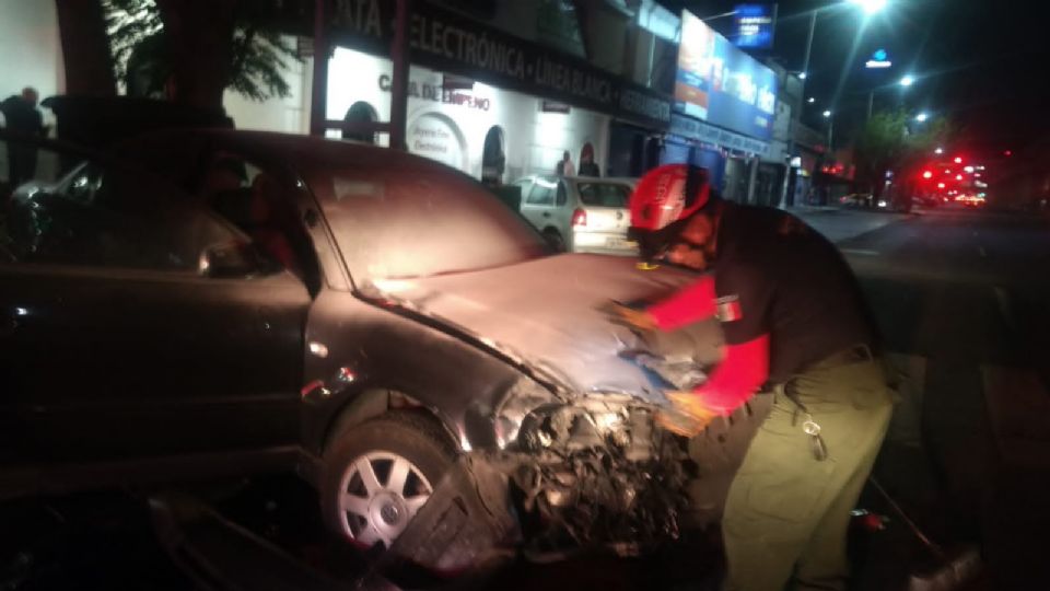 En el accidente se suscitó en el centro de Monterrey, en el cruce de Colón y Vicente Guerrero.