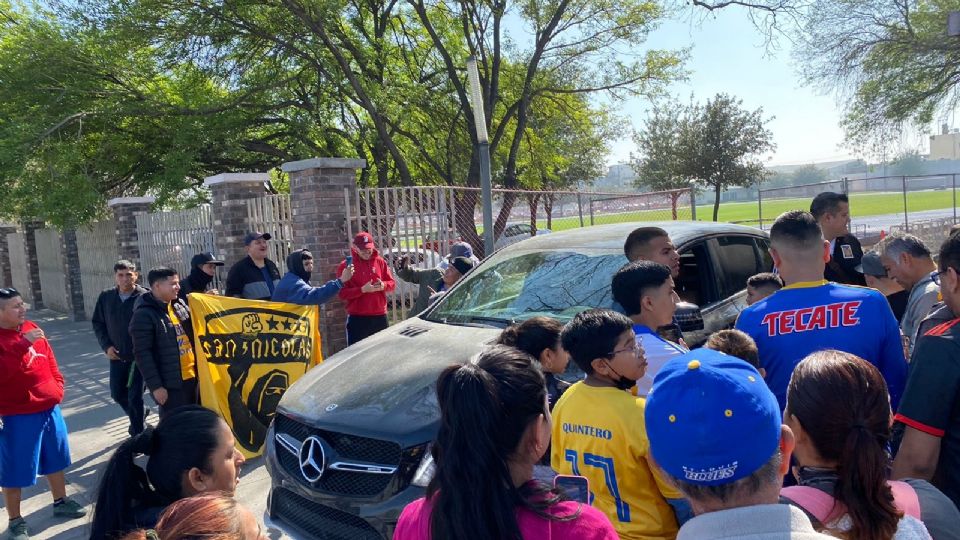 Aficionados de Tigres acudieron a la práctica del equipo este lunes