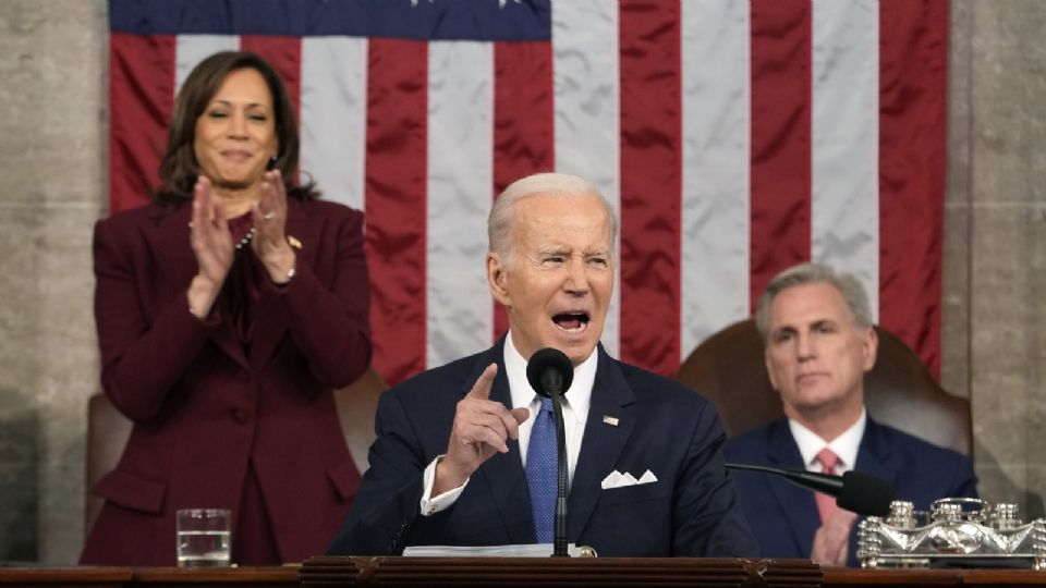 El presidente de los Estados Unidos, Joe Biden, pronuncia el discurso sobre el Estado de la Unión ante una sesión conjunta del Congreso en el Capitolio de los Estados Unidos, en Washington, DC, EE. UU., el 07 de febrero de 2023. (Estados Unidos) Foto: EFE / EPA / Jacquelyn Martin / POOL