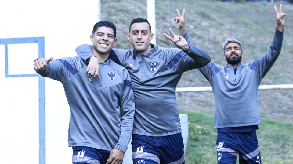 Víctor Guzmán, Rogelio Funes Mori y Duván Vergara en el entrenamiento de Rayados