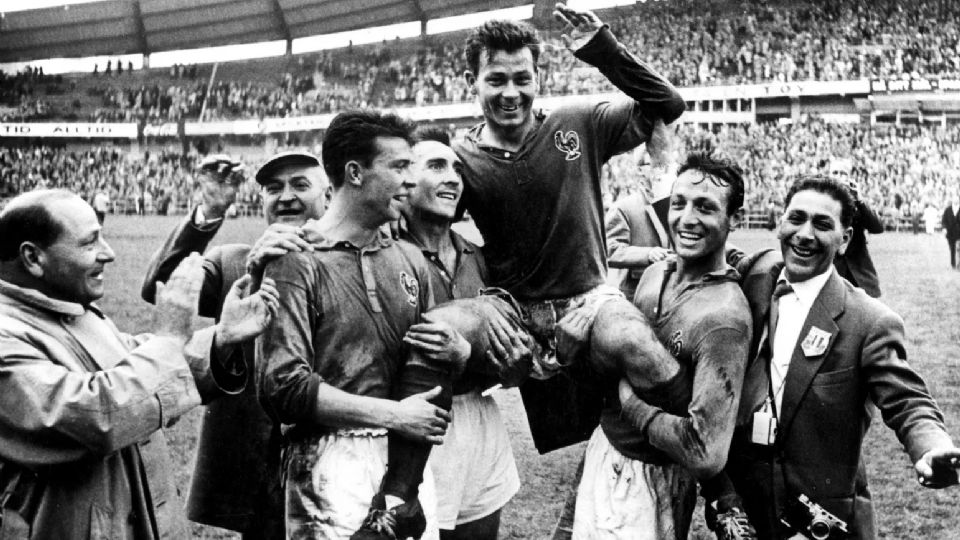 Just Fontaine, el poseedor del récord de mas goles en un mundial, murió este miércoles a los 89 años