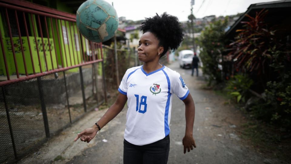 Erika Hernández, jugadora panameña que estará en el Mundial Femenil de 2023, recordó que años atrás jugaba por un refresco y en unos meses disputará su primera Copa del Mundo.