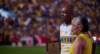 Jerónimo Barbadillo se integró al "Anillo de Leyendas" del Estadio Universitario