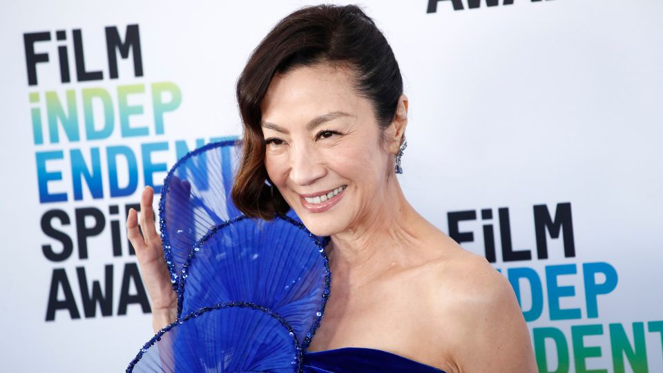 La actriz malaya Michelle Yeoh asiste a los premios Film Independent Spirit Awards en Santa Mónica, California, Estados Unidos, 4 de marzo de 2023.