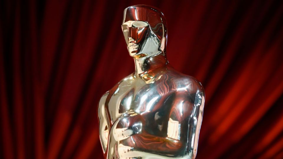 Una estatua de los Oscar está en exhibición mientras se llevan a cabo los preparativos para la 95ª ceremonia anual de los Premios de la Academia en Los Ángeles, California.