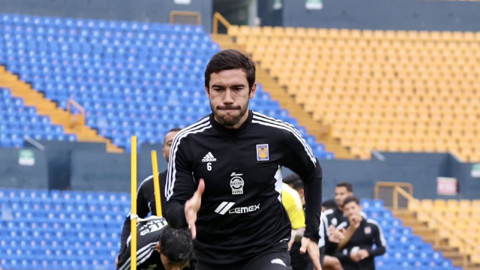 Juan Pablo Vigón en el último entrenamiento de Tigres antes de viajar a Estados Unidos para el partido contra Orlando City