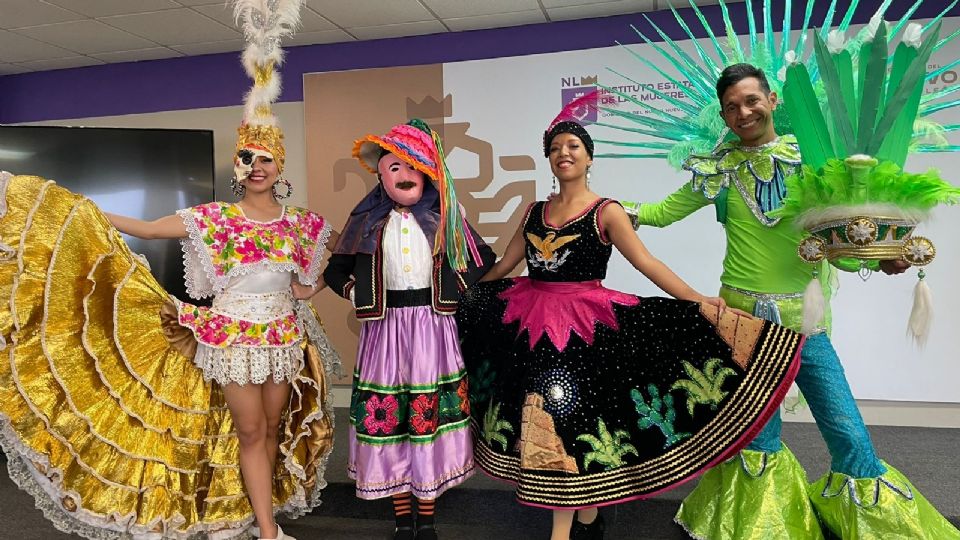 Diferentes personajes en el carnaval 2023 de Bustamante.