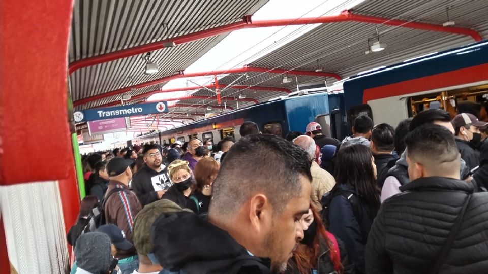 Estación Expocisión de Metrorrey se vio saturada este martes | Facebook / Mauricio Olvera