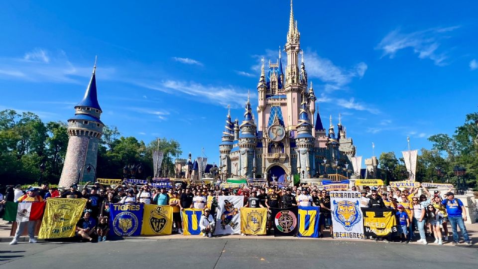 Decenas de aficionados de Tigres acudieron a Disney y alentaron a Tigres previo a enfrentar a Orlando City.