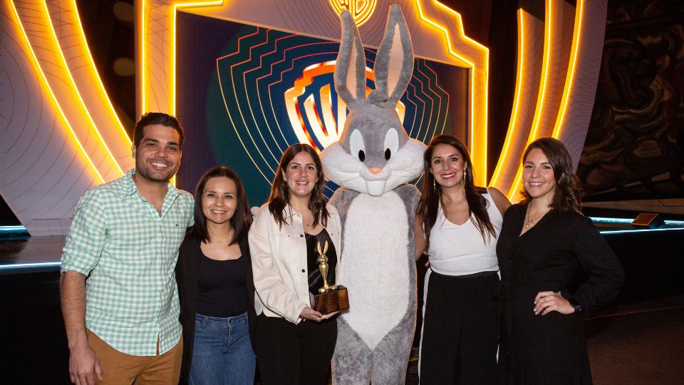 Premia Warner a Tigres Femenil por la alianza en conjunto | Especial
