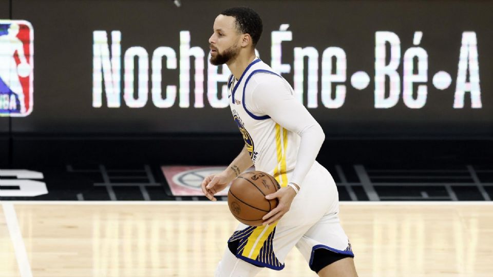 Stephen Curry anotó 50 puntos en su exhibición de anoche contra Clippers, pero los Warriors volvieron a perder como visitantes