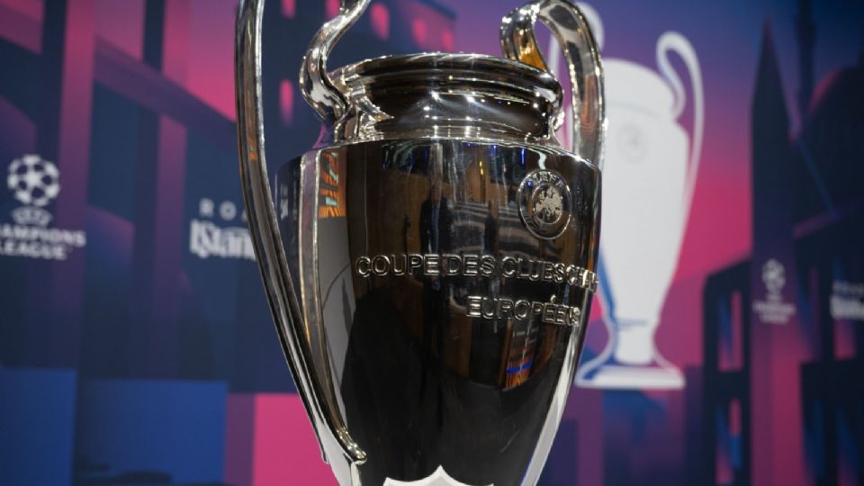 El trofeo de la UEFA Champions League, que se llevará el ganador del torneo