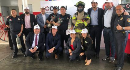 Donan a Bomberos de Nuevo León equipo de respiración y tanques de oxígeno